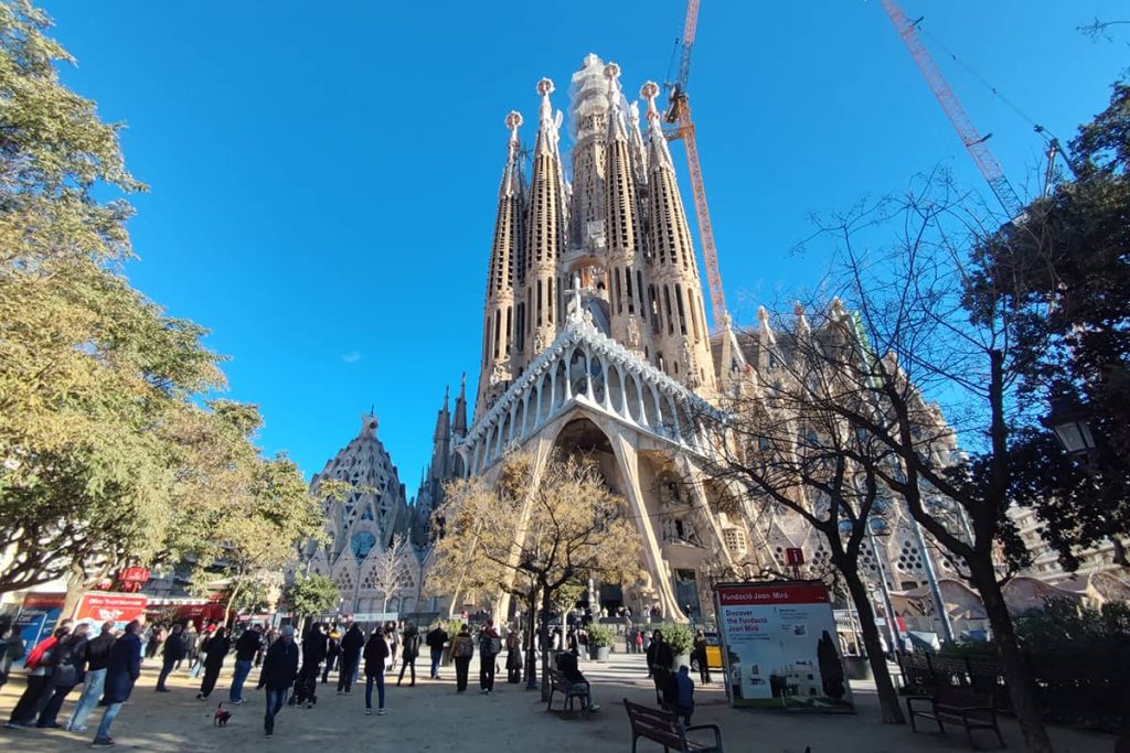 la-fachada-de-la-pasi-n-de-la-sagrada-familia-visita-la-sagrada-familia