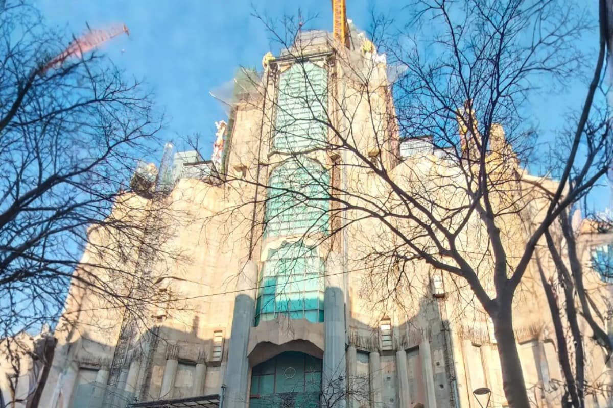 Estado actual de construcción de la Fachada de la Gloria de la Sagrada Familia desde la calle Mallorca